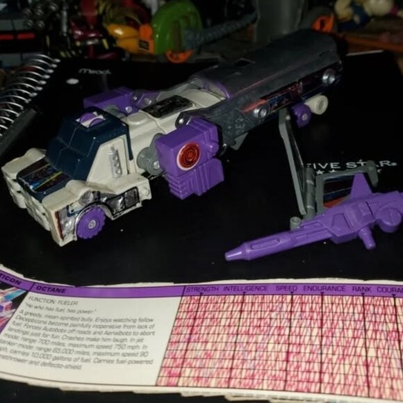 Vintage Transformers G1 Triple Changer Octane with File Card - Picture 2 of 3